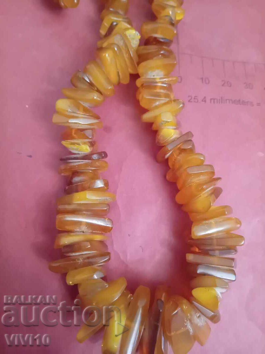 Colier vintage din chihlimbar 55cm cu preț € 50.00 | 97.79 BGN Colier vintage din chihlimbar 55cm cu preț € 50.00 | 97.79 BGN