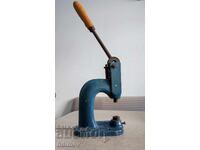 Presă de piele Saraska pentru nasturi cu capsă