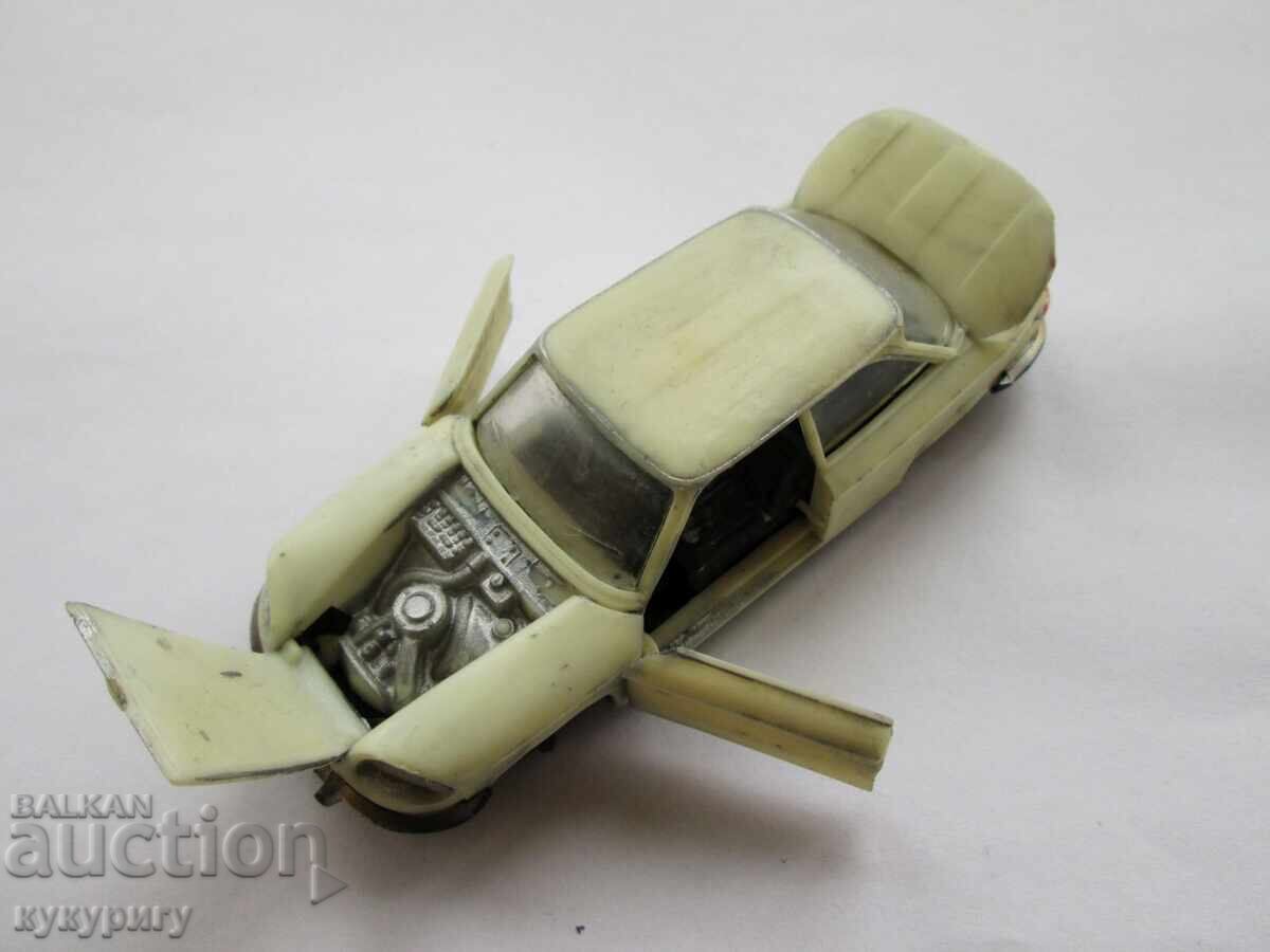 Veche rusă sovietică din plastic, cărucior Panhard