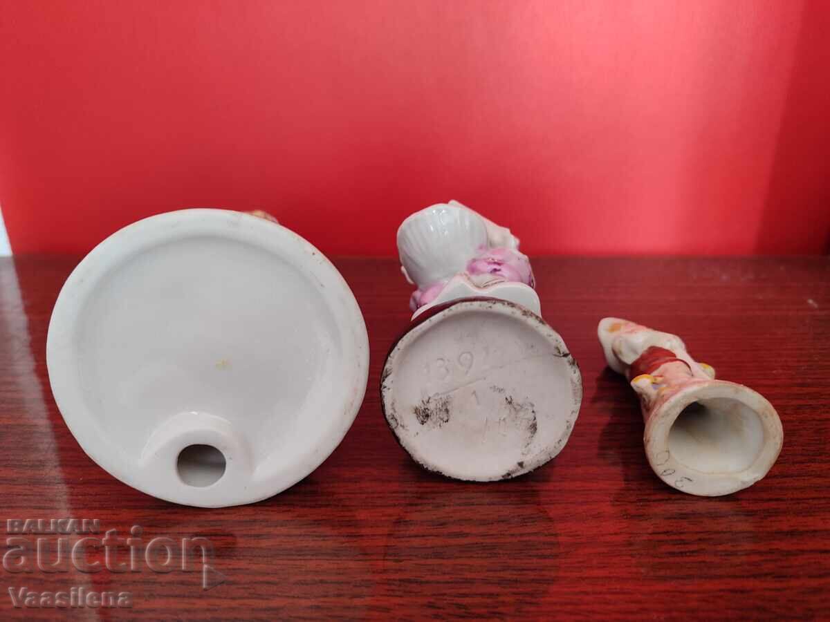 Παράδοση Πολλά πορσελάνινα ειδώλια