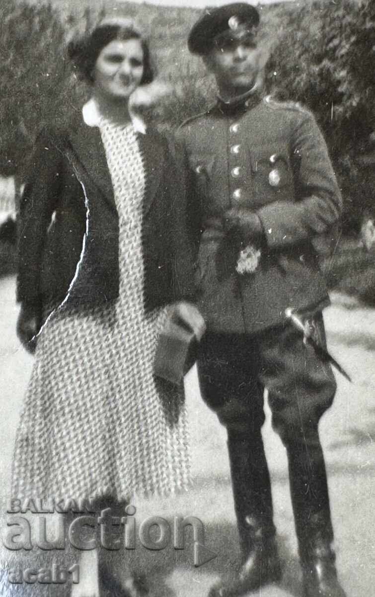 Αξιωματικός με Κυρία με τιμή € 5.99 | 11.72 BGN Αξιωματικός με Κυρία με τιμή € 5.99 | 11.72 BGN