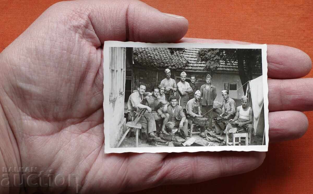 S. Gorupljane - Atelier de Cizmărie cu preț € 1.00 | 1.96 BGN