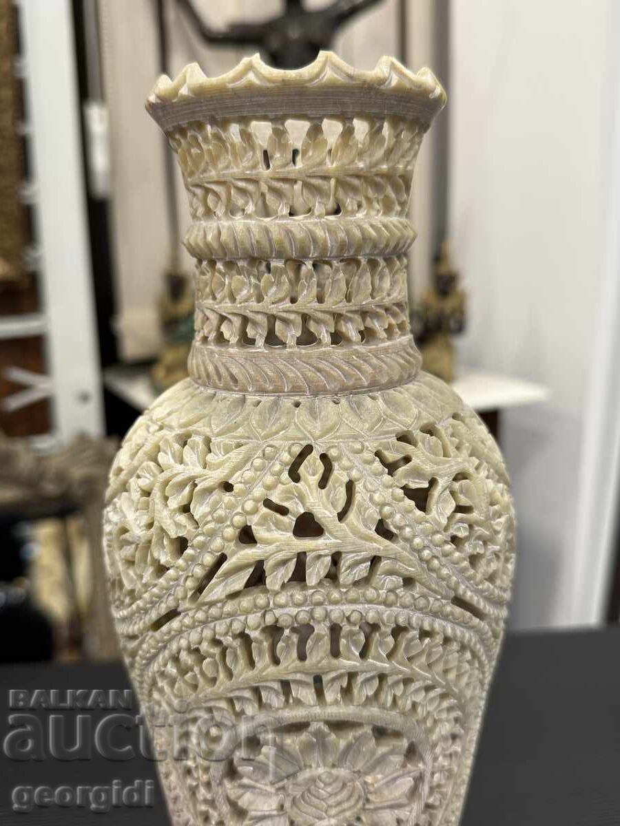 Licitație Vază indiană din filigran de piatră săpunată. Nr. 7994