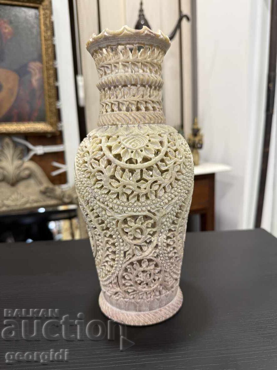 Livrarea Vază indiană din filigran de piatră săpunată. Nr. 7994