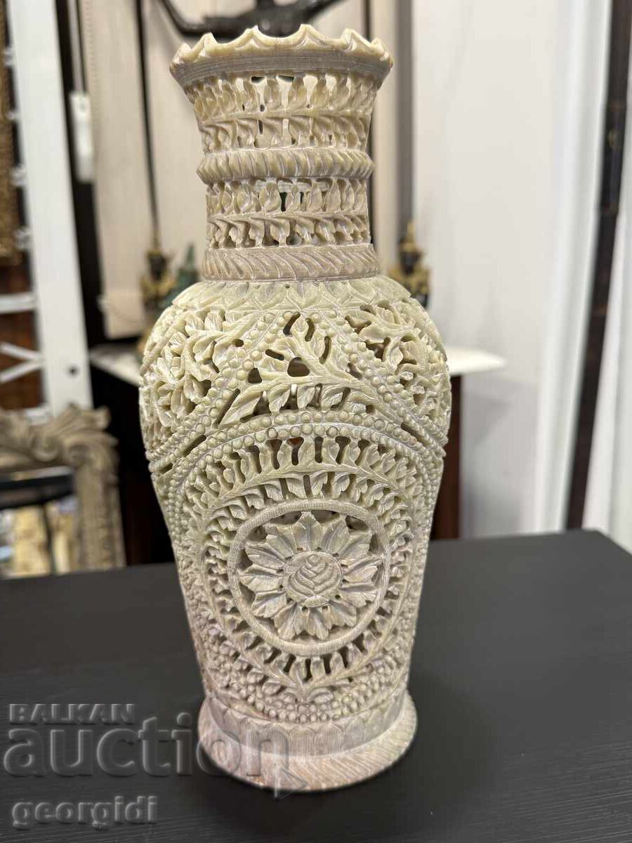 Vază indiană din filigran de piatră săpunată. Nr. 7994