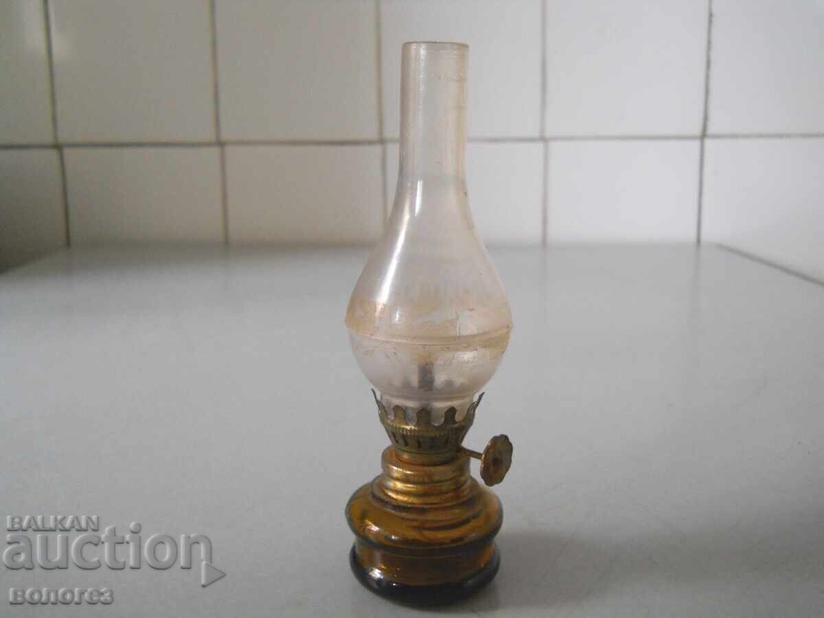 Veche lampă mică cu gaz