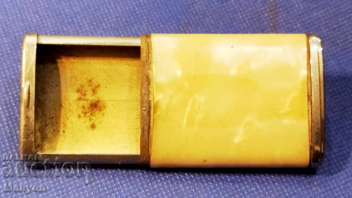 Auction Star portable, pocket ashtray, mother-of-pearl Auction Star portable, pocket ashtray, mother-of-pearl