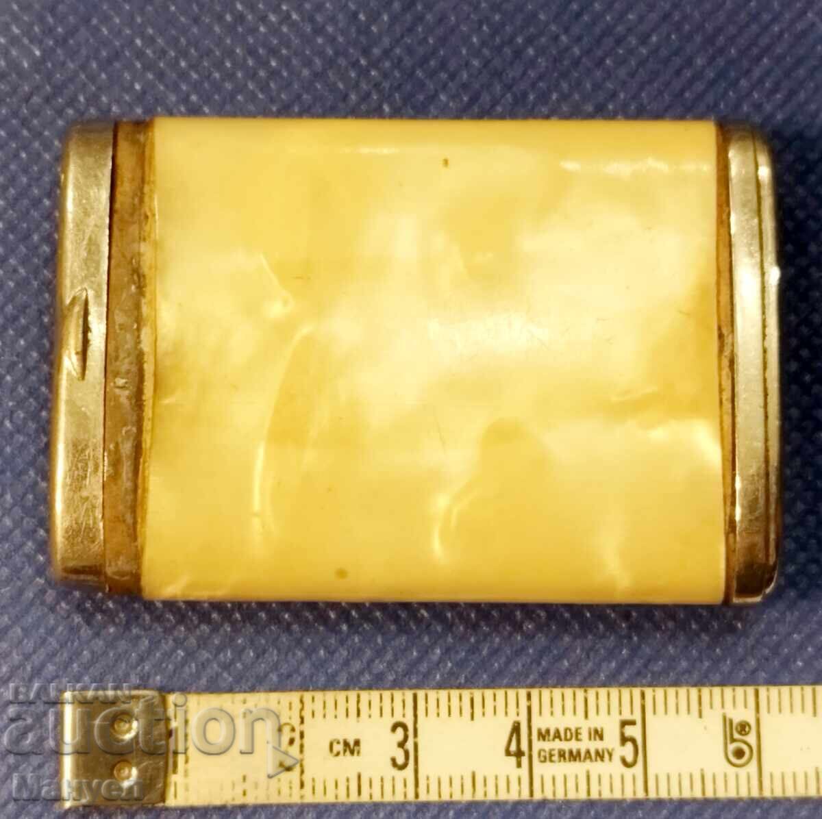 Star portable, pocket ashtray, mother-of-pearl - 6 Star portable, pocket ashtray, mother-of-pearl - 6