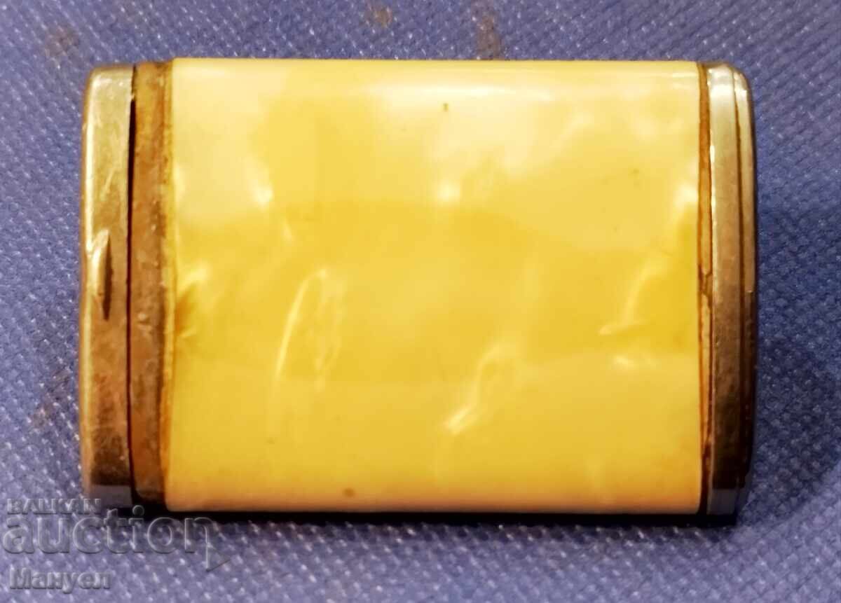 Star portable, pocket ashtray, mother-of-pearl Star portable, pocket ashtray, mother-of-pearl