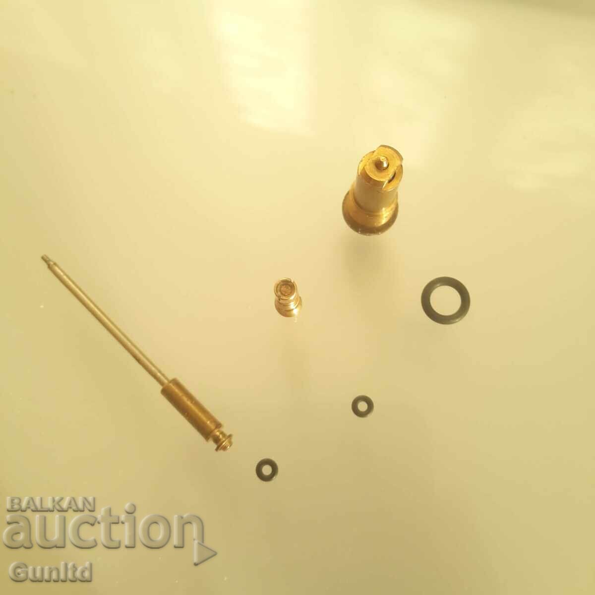 Garnituri pentru brichete Dunhill cu preț € 9.99 | 19.54 BGN