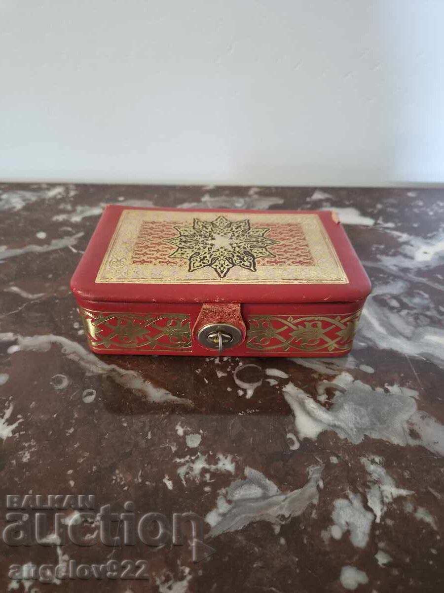 Old jewelry box!!! Old jewelry box!!!