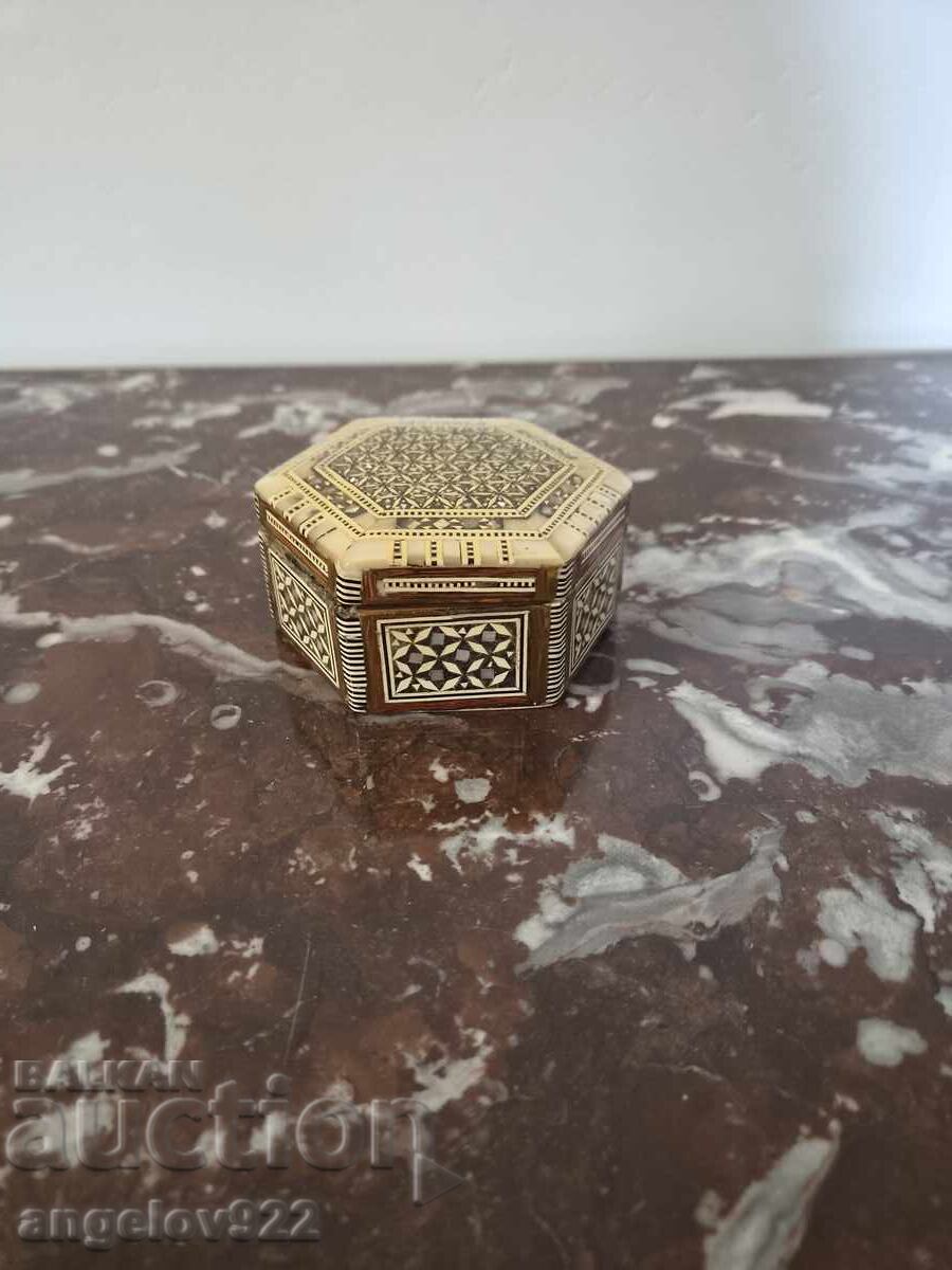 Δημοπρασία Βίντατζ ξύλινο κουτί κοσμημάτων με εντορσία!!!