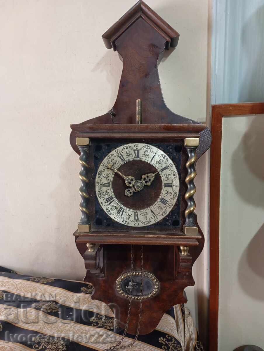 Παλιό ρολόι τοίχου Παλιό ρολόι τοίχου