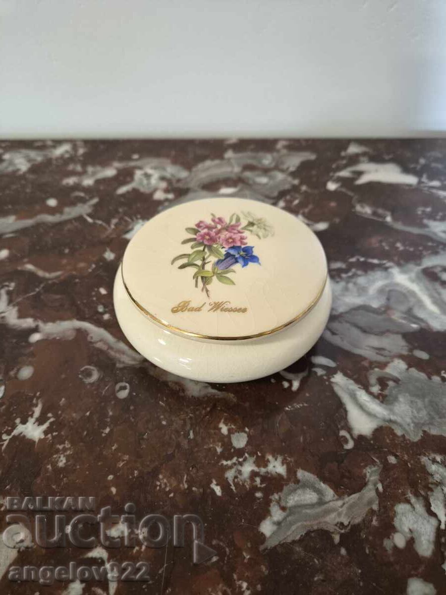 Όμορφο πορσελάνινο κουτί κοσμημάτων Schlitz