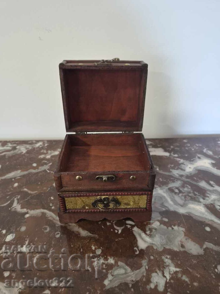 Licitație Cutie de bijuterii vintage din lemn!!!