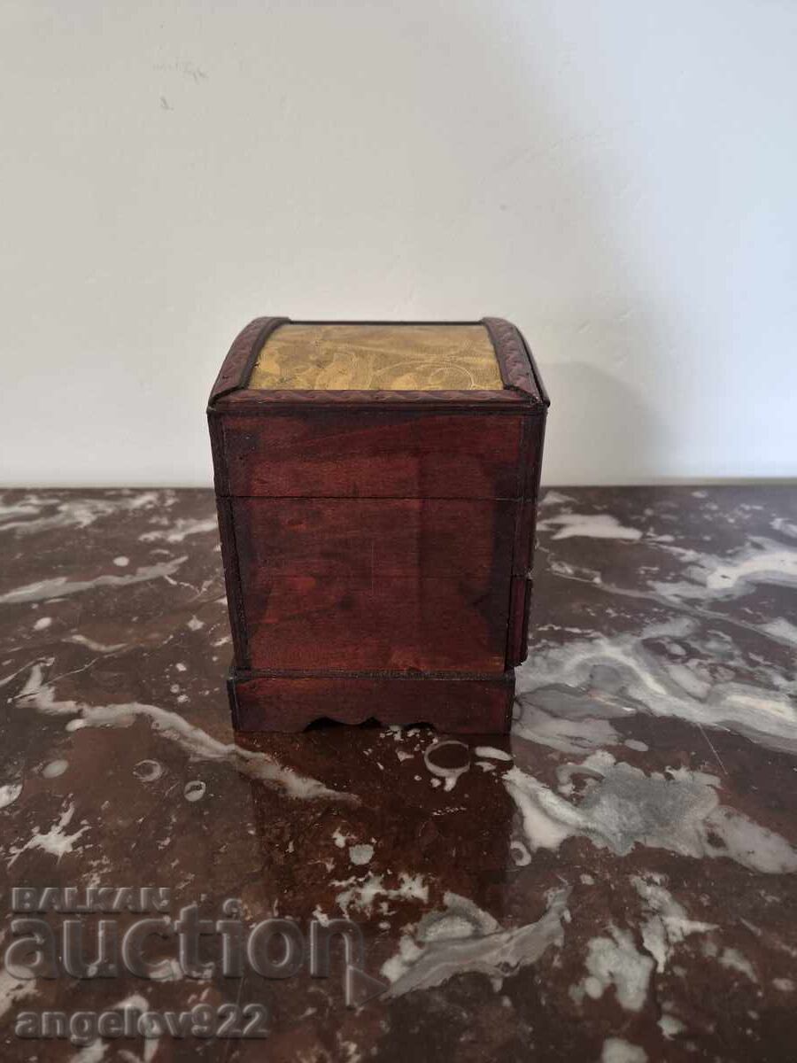 Livrarea Cutie de bijuterii vintage din lemn!!!