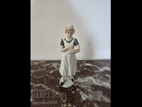 Красива порцеланова фигура статуетка!!!