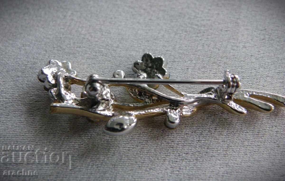 Delivery of Gilded brooch