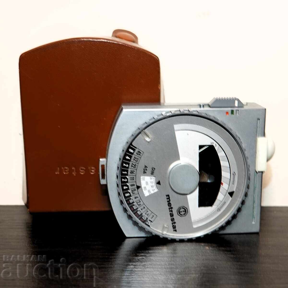 8 lumini, 2 mecanice, una pe baterii, special cu preț € 40.00 | 78.23 BGN