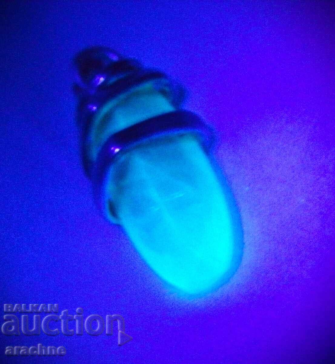 Рядък медальон-ураново стъкло,сребро от Fenton glass,USA с цена € 45.00 | 88.01 лв. Рядък медальон-ураново стъкло,сребро от Fenton glass,USA с цена € 45.00 | 88.01 лв.