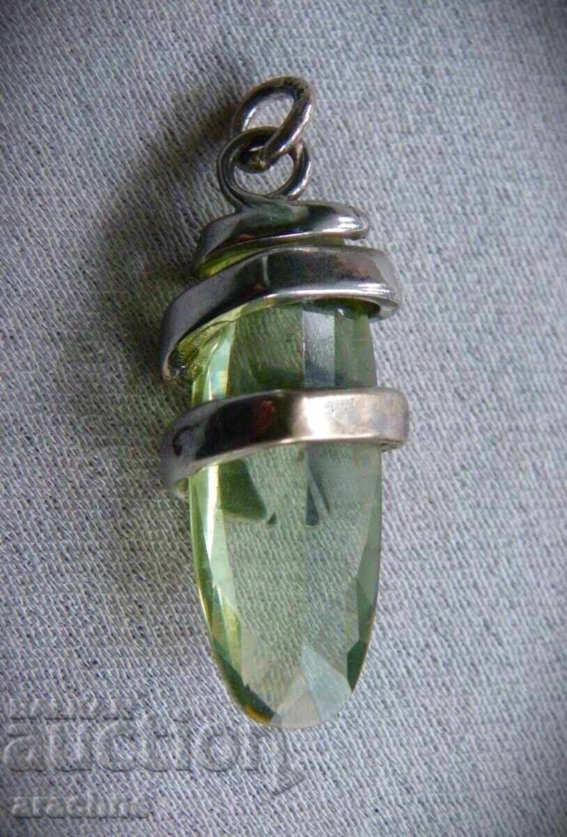 Аукцион Рядък медальон-ураново стъкло,сребро от Fenton glass,USA Аукцион Рядък медальон-ураново стъкло,сребро от Fenton glass,USA