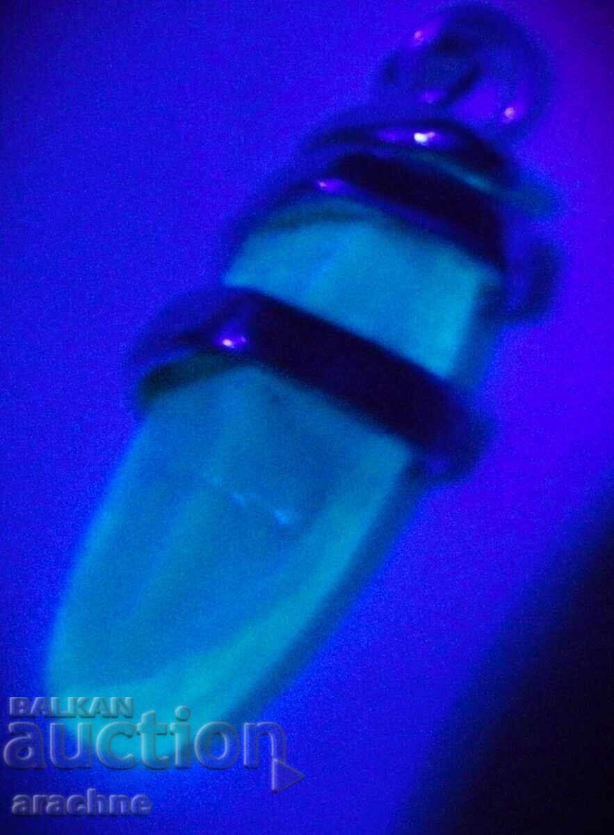 Доставка на Рядък медальон-ураново стъкло,сребро от Fenton glass,USA Доставка на Рядък медальон-ураново стъкло,сребро от Fenton glass,USA