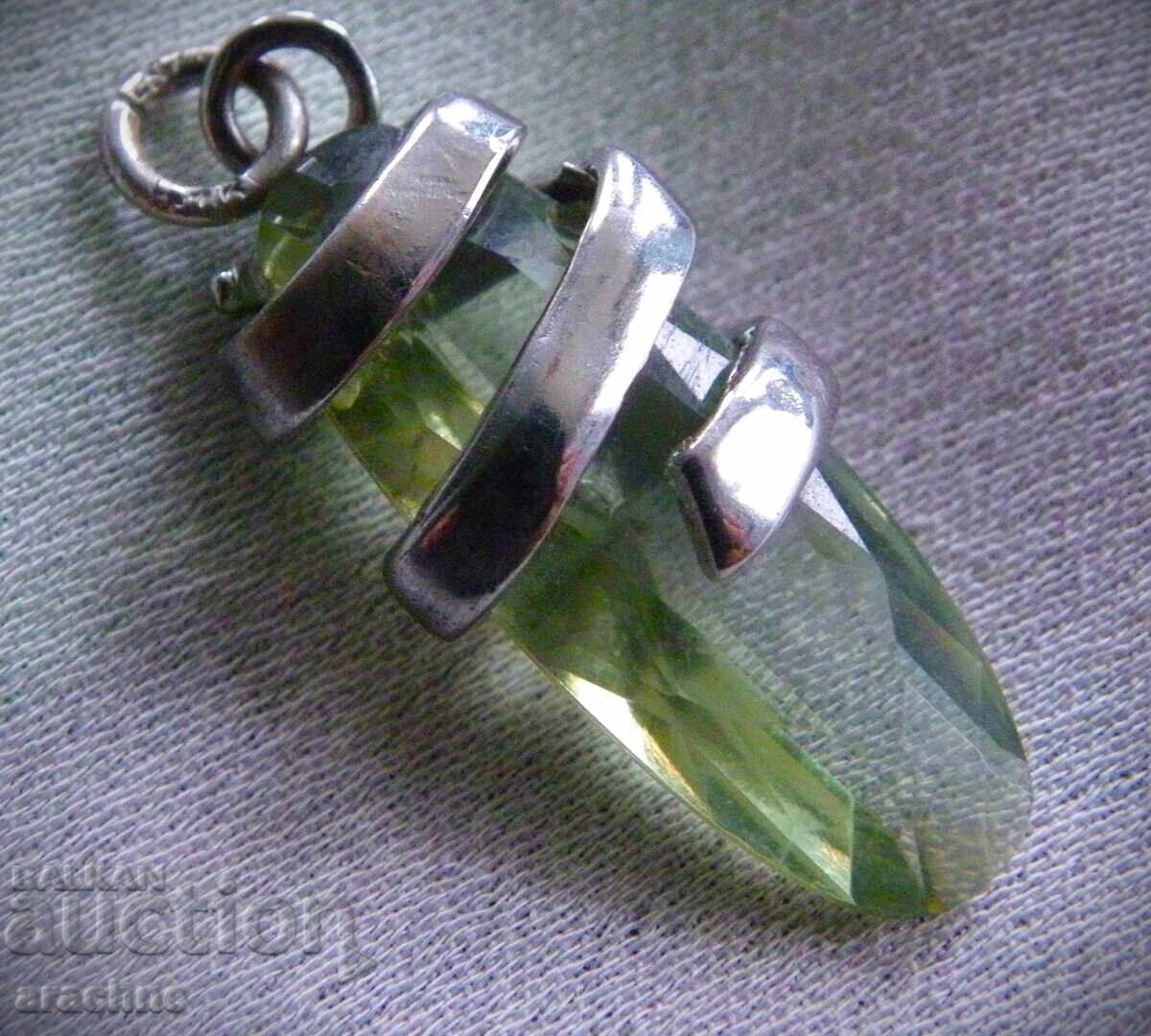 Рядък медальон-ураново стъкло,сребро от Fenton glass,USA Рядък медальон-ураново стъкло,сребро от Fenton glass,USA