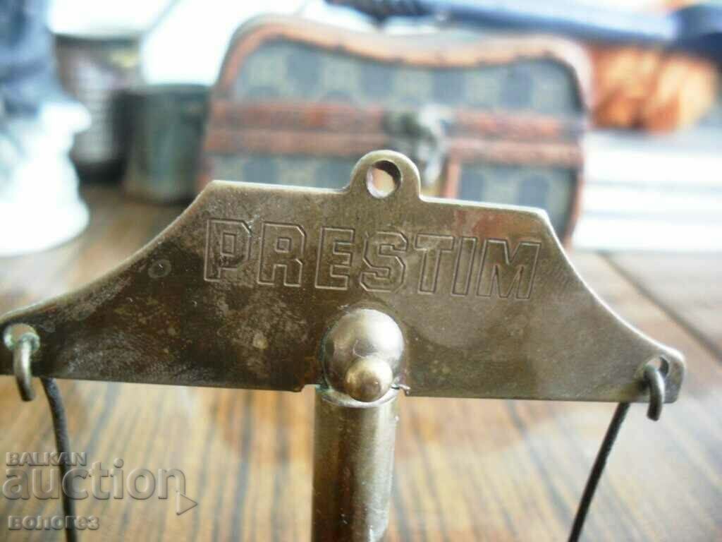 Licitație Miniatură cântar farmaceutic din bronz "Prestim" Licitație Miniatură cântar farmaceutic din bronz "Prestim"