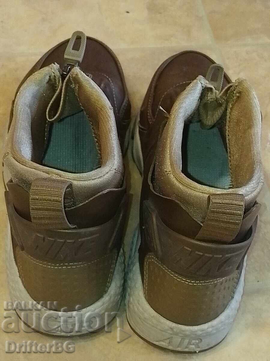 Ghete damă Nike 36,5 cu preț € 0.01 | 0.02 BGN Ghete damă Nike 36,5 cu preț € 0.01 | 0.02 BGN