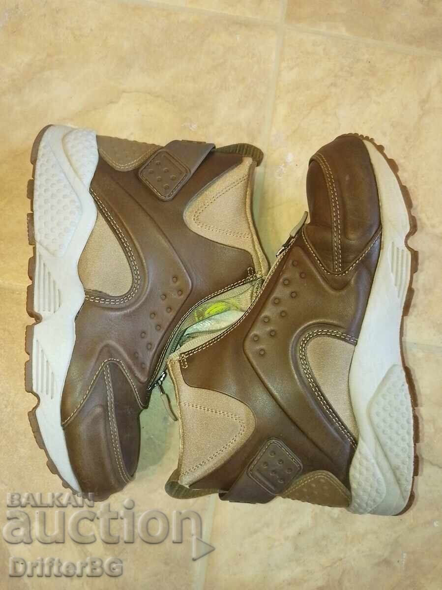 Ghete damă Nike 36,5 - 5 Ghete damă Nike 36,5 - 5