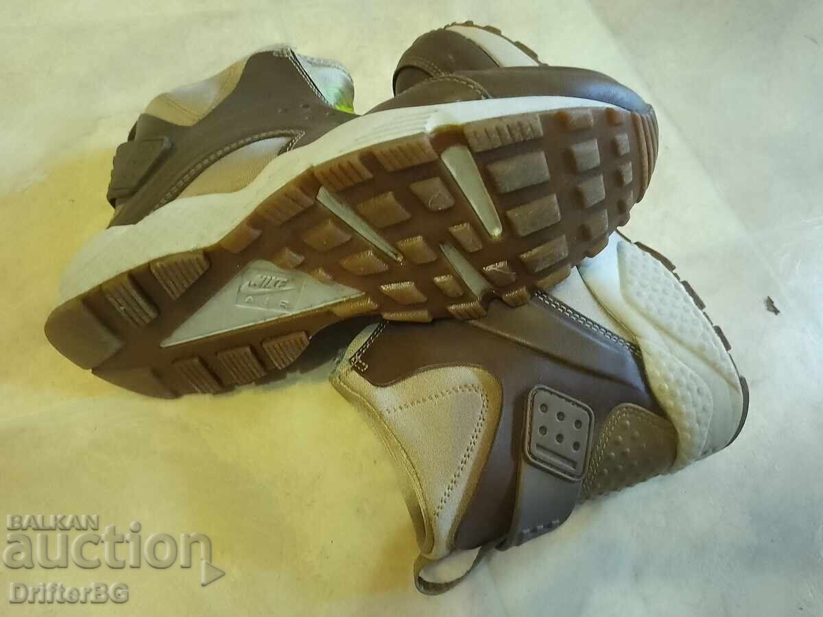 Ghete damă Nike 36,5 - 6 Ghete damă Nike 36,5 - 6