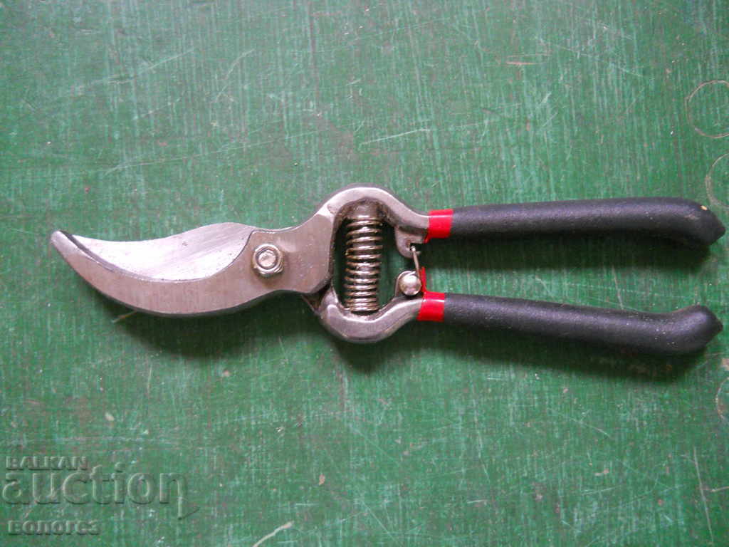 Vine scissors with price € 10.30 | 20.15 BGN Vine scissors with price € 10.30 | 20.15 BGN