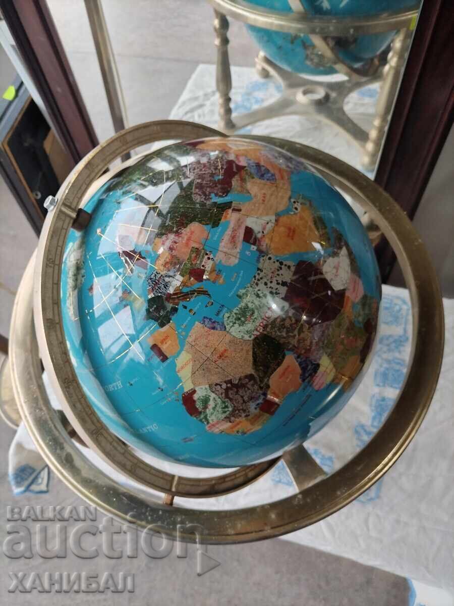 GLOB CU PIETRE SEMIPRETIOASE FOARTE FRUMOS cu preț € 220.00 | 430.28 BGN GLOB CU PIETRE SEMIPRETIOASE FOARTE FRUMOS cu preț € 220.00 | 430.28 BGN