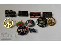 O mulțime de insigne