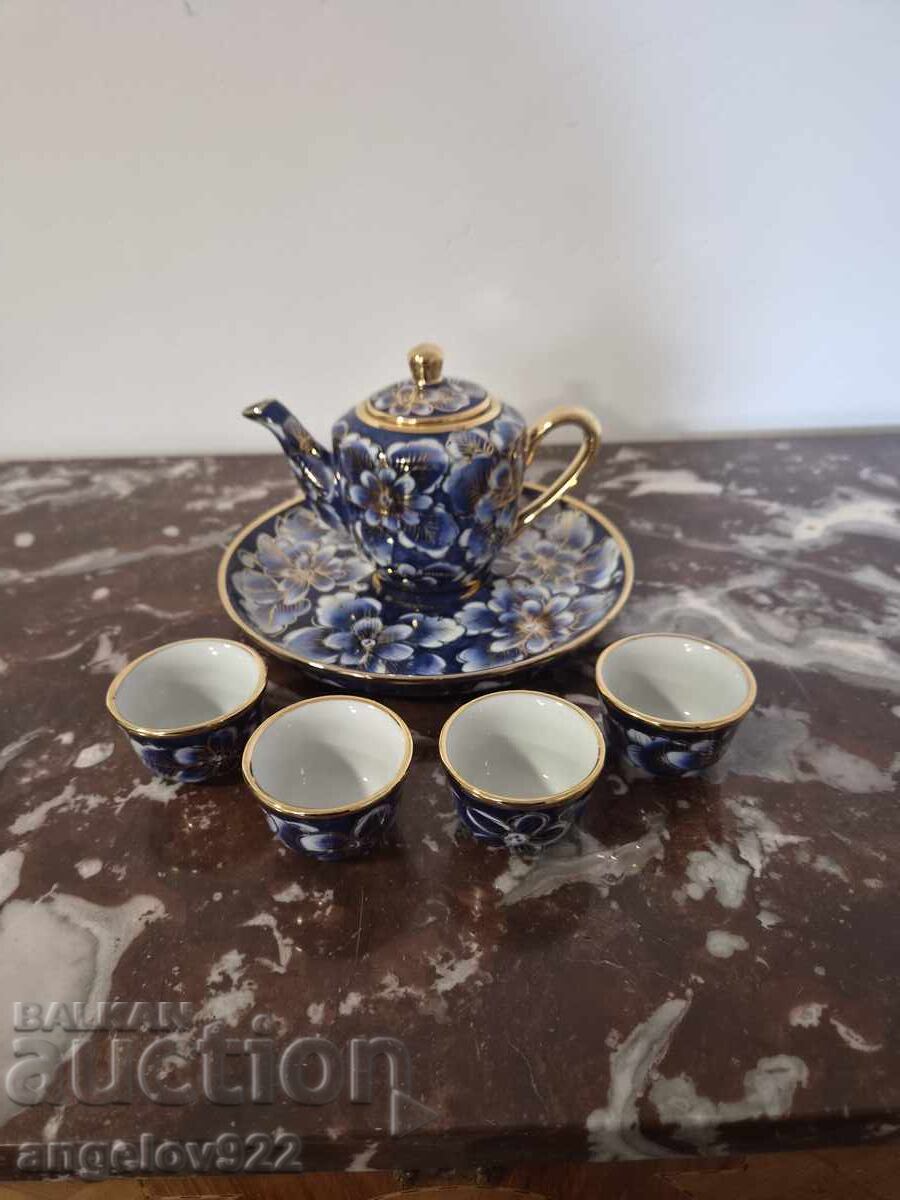 Красив порцеланов сервиз!!! с цена € 0.01 | 0.02 лв.