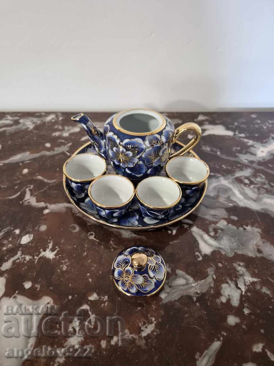 Аукцион Красив порцеланов сервиз!!!