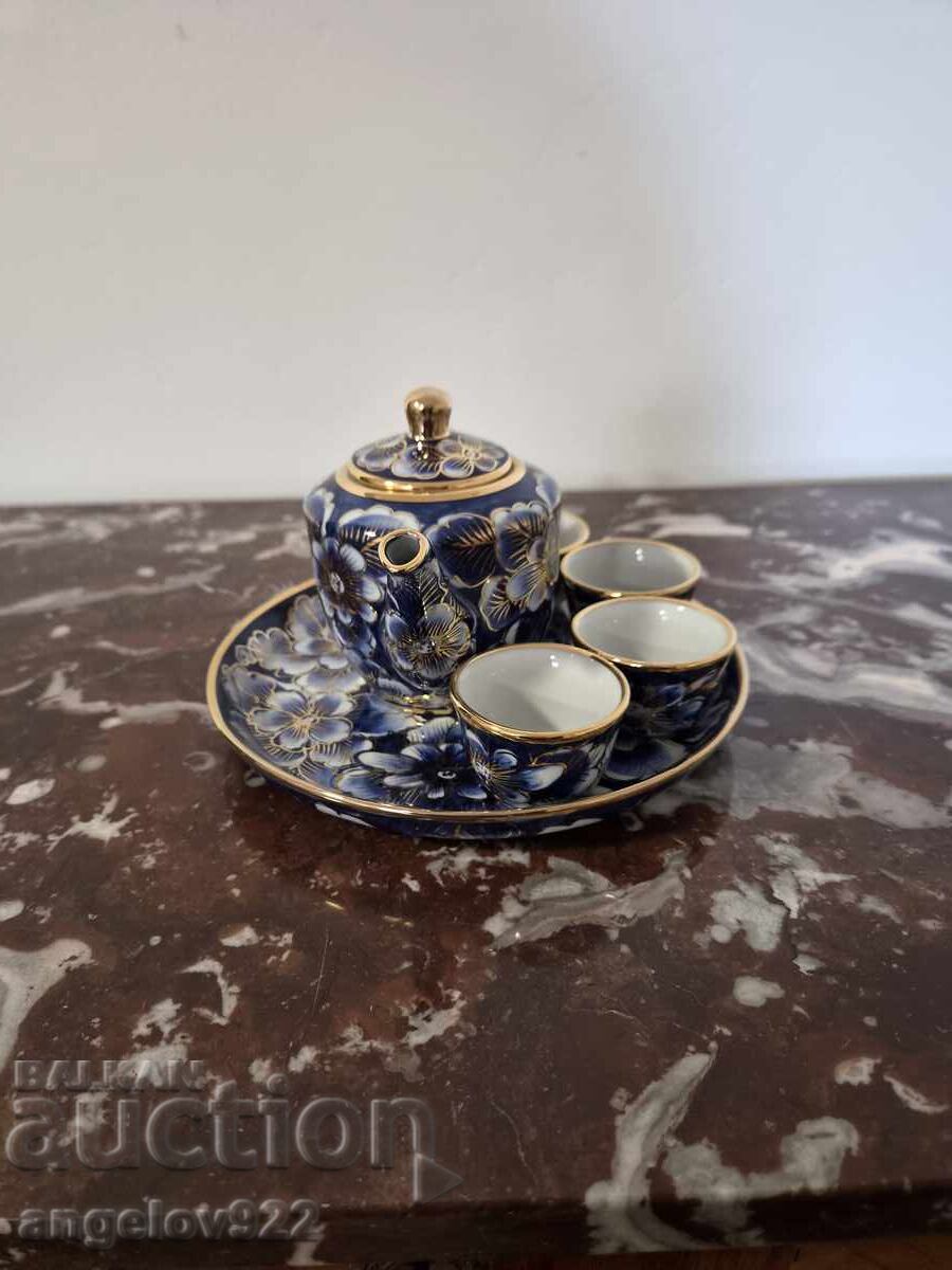 Доставка на Красив порцеланов сервиз!!!