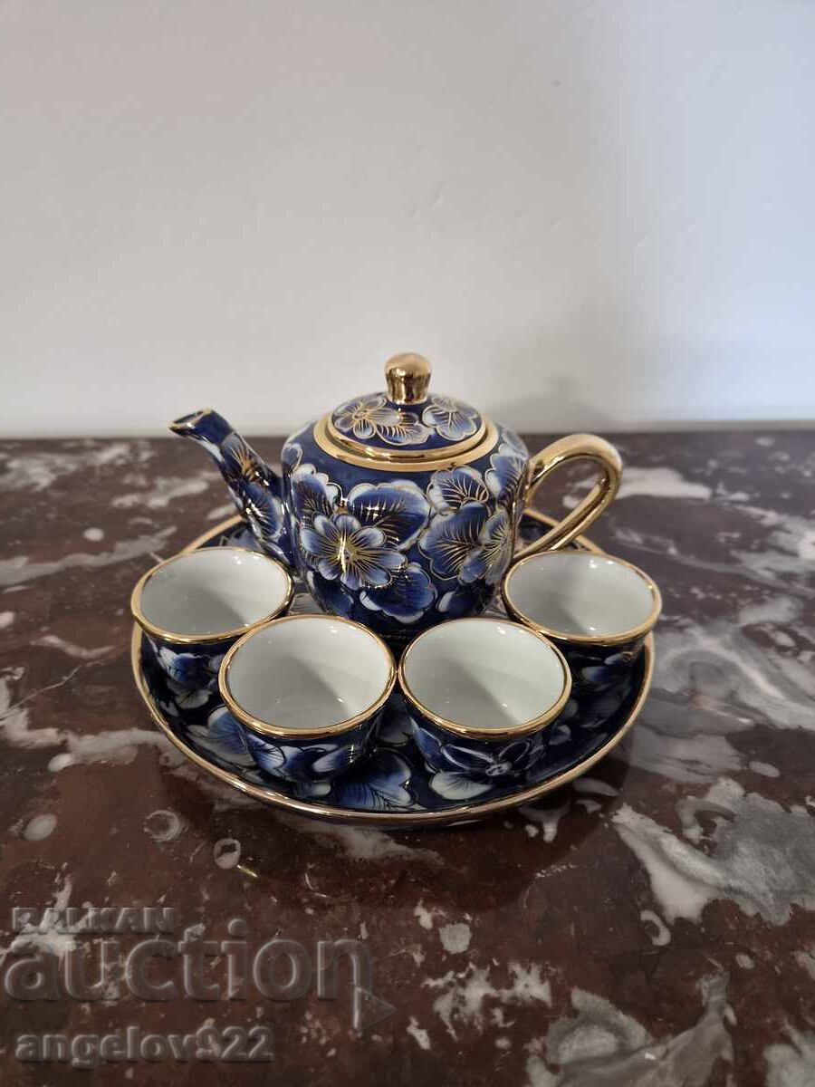 Красив порцеланов сервиз!!!