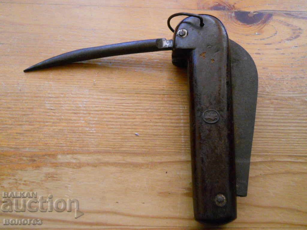 Delivery of Old navy boatswain's knife with markings