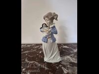 Spanish porcelain figure statuette TENGRA