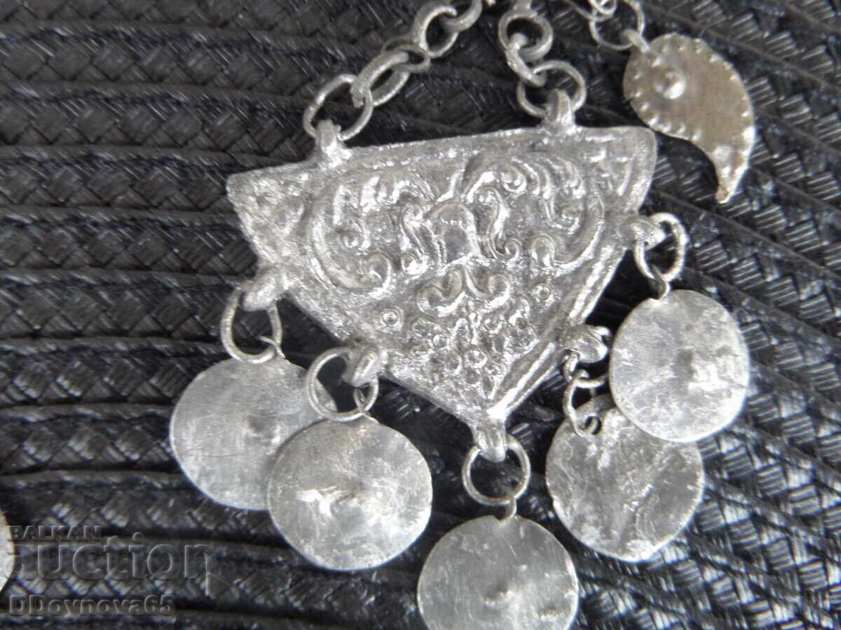 Παράδοση Δύο παλιές κορδέλες για παραδοσιακή φορεσιά