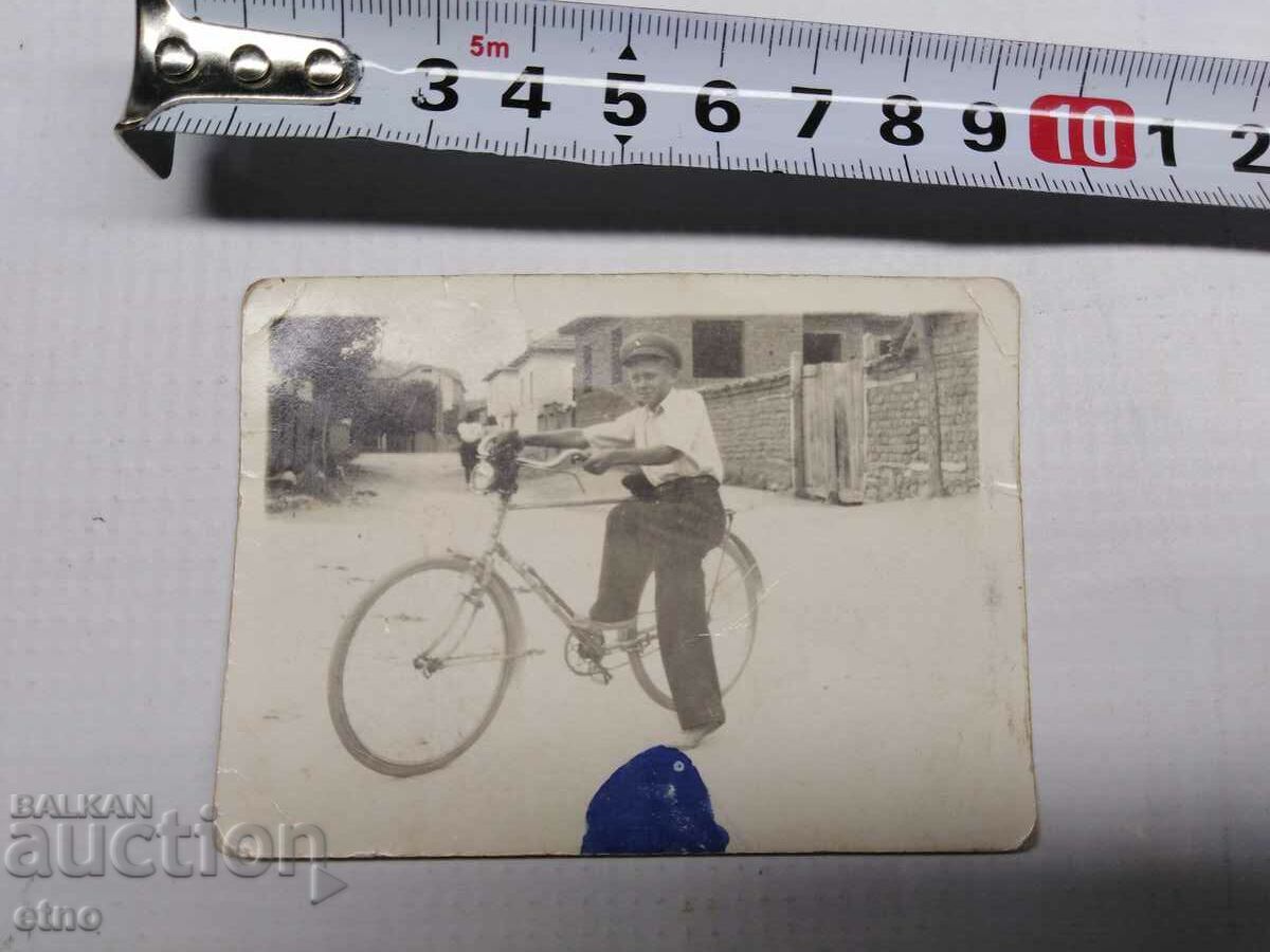 FOTO VECHE, BRYAGOVO-1948 ,, BICICLETA, ROATA, BICICLIST cu preț € 0.01 | 0.02 BGN FOTO VECHE, BRYAGOVO-1948 ,, BICICLETA, ROATA, BICICLIST cu preț € 0.01 | 0.02 BGN