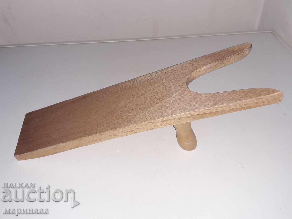 Delivery of SHOE REMOVER. WOOD