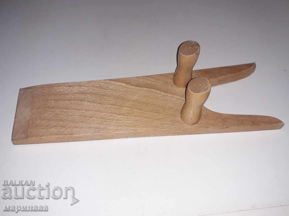 SHOE REMOVER. WOOD