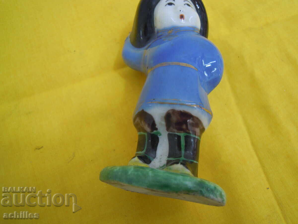 Аукцион Руска порцеланова фигура