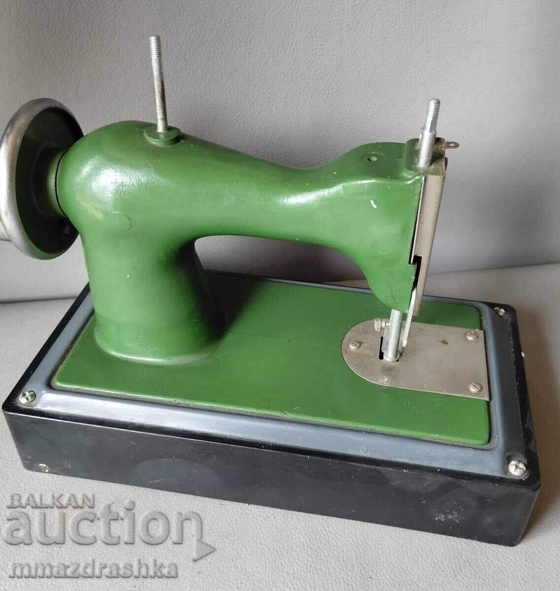 Παράδοση Παιδική ραπτομηχανή από τη Σώτσα