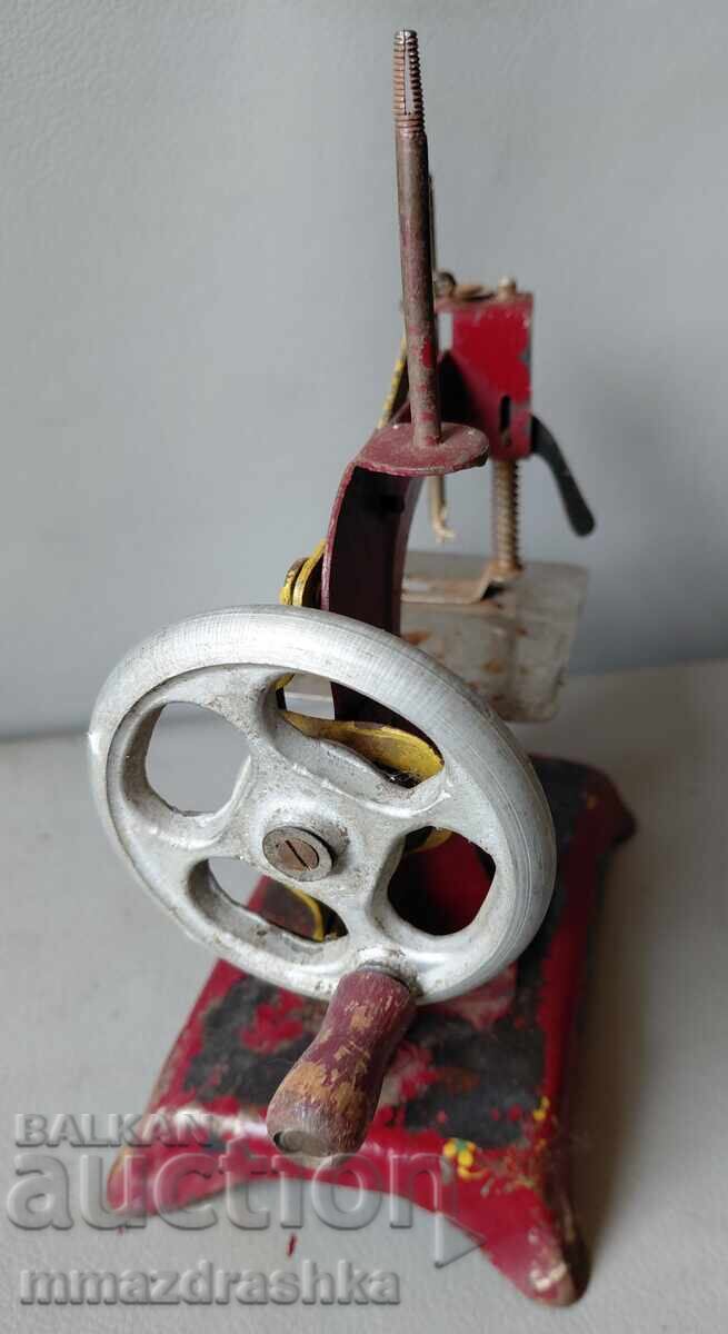 Аукцион Детска шевна машина САЩ, 50-те години Аукцион Детска шевна машина САЩ, 50-те години