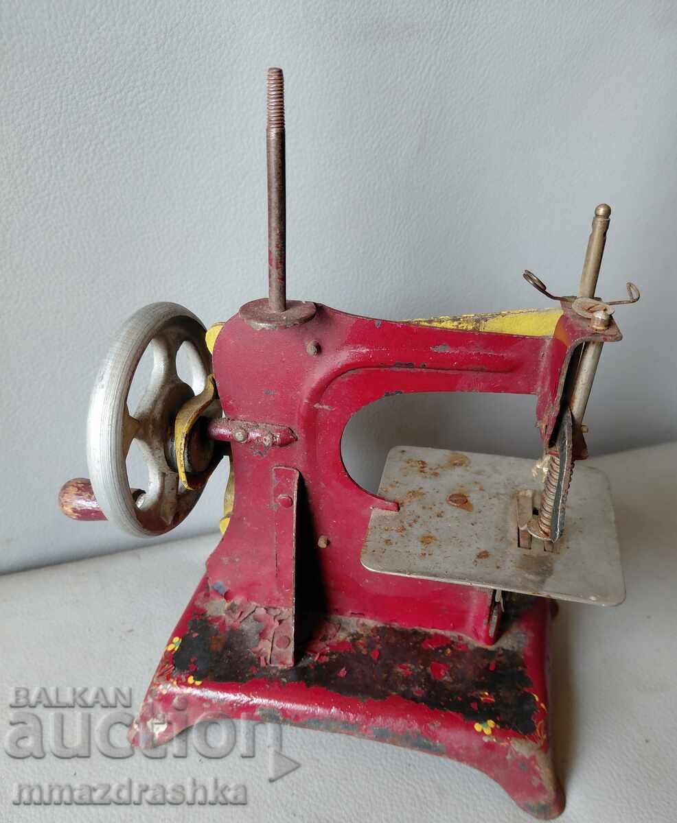 Доставка на Детска шевна машина САЩ, 50-те години Доставка на Детска шевна машина САЩ, 50-те години