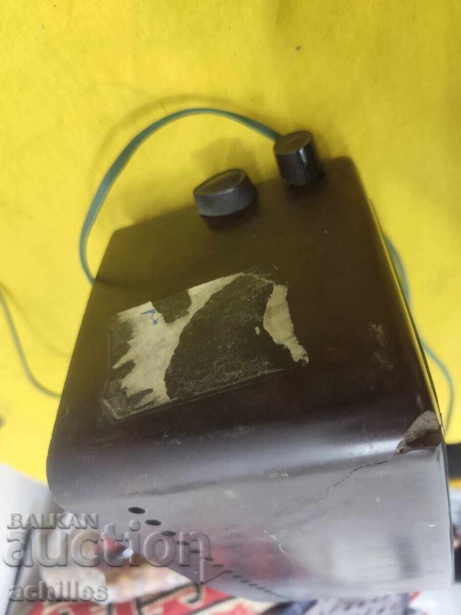 Доставка на Старо бакелитово радио NORA