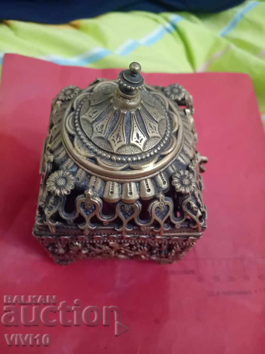 Κουτί κοσμημάτων αντίκες με τιμή € 40.00 | 78.23 BGN Κουτί κοσμημάτων αντίκες με τιμή € 40.00 | 78.23 BGN